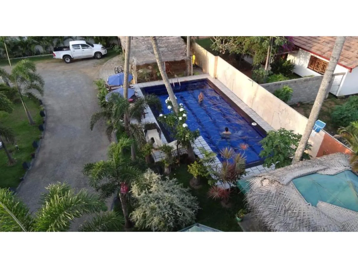 Maple Leaf Hotel Negombo 3*,