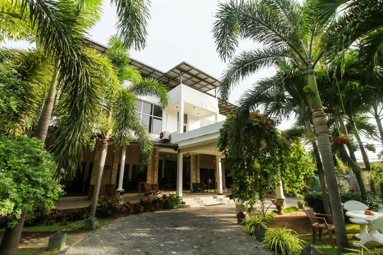 Maple Leaf Hotel Negombo
