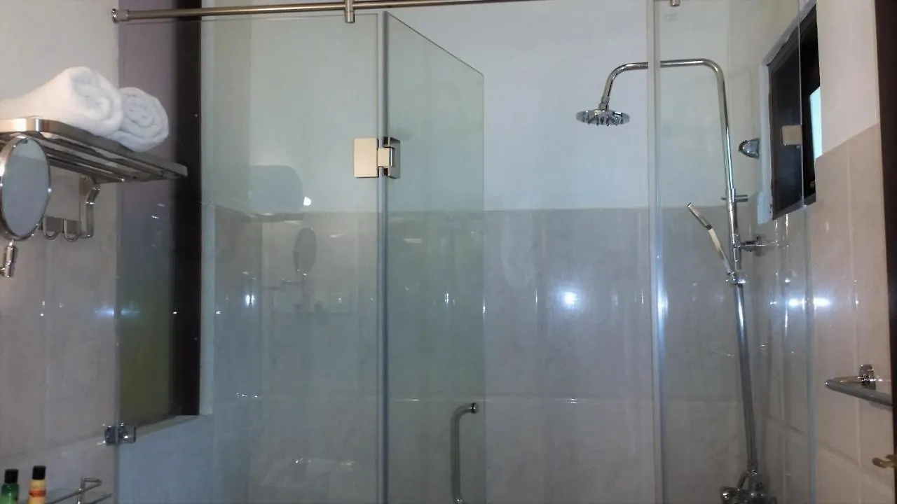 Maple Leaf Hotel Negombo