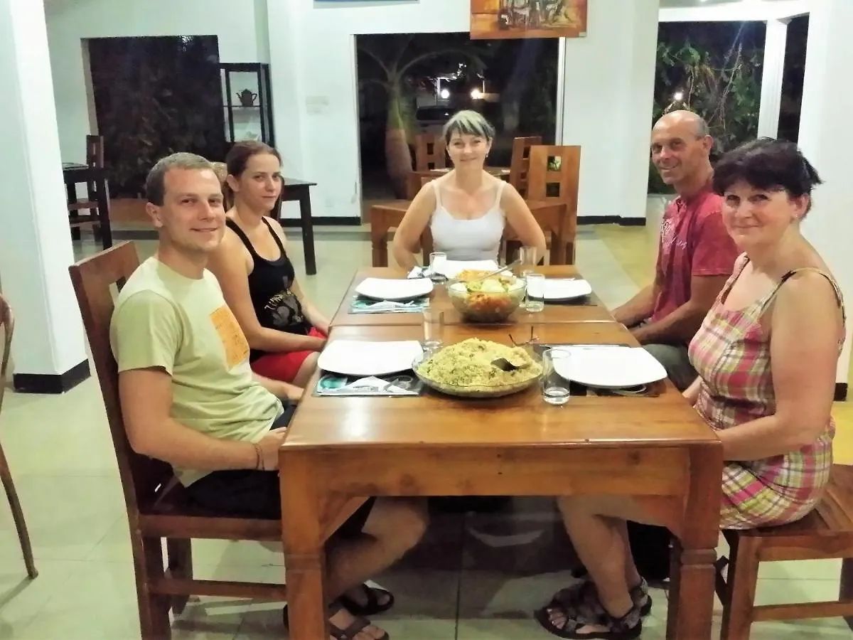 Maple Leaf Hotel Negombo